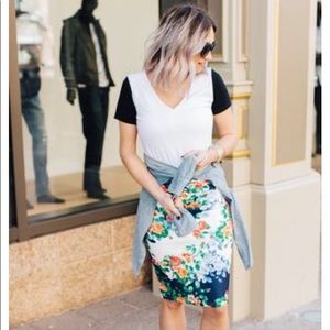 ⚡️⚡️SOLD⚡️⚡️Floral pencil skirt from Mindy Mae’s